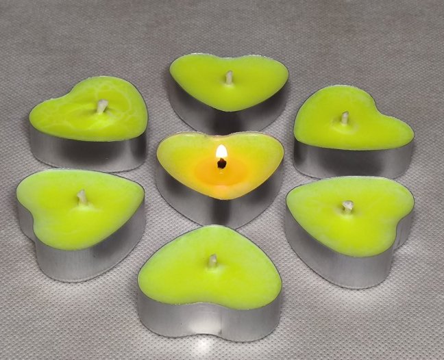 Set vonných sojových svíček ve tvaru srdce - vůně typu Black Opium YSL